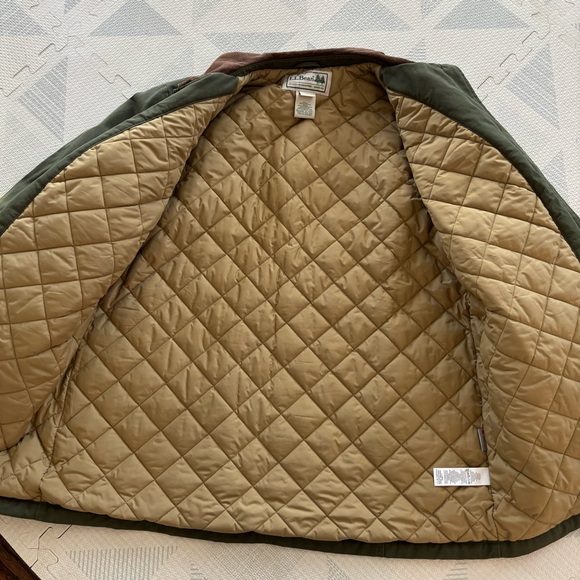 L.L. Bean Women’s Green Quilted Barn Coat Size Large Reg - Picture 3 of 8